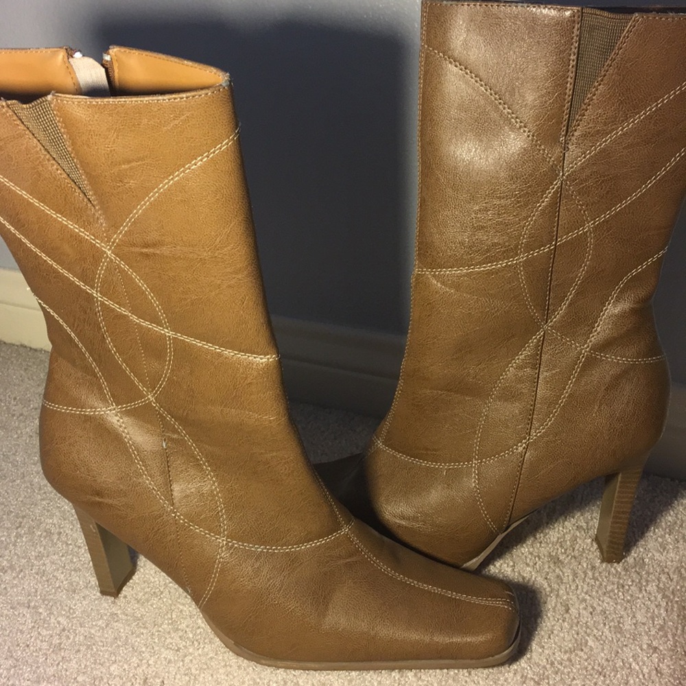 Pretty brown heeled boots - Picture 2 of 6